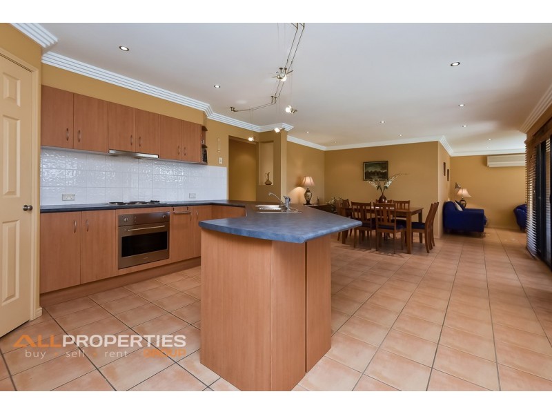 4 CORNELL CLOSE, Regents Park QLD 4118