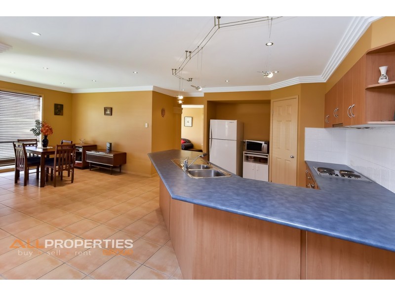 4 CORNELL CLOSE, Regents Park QLD 4118