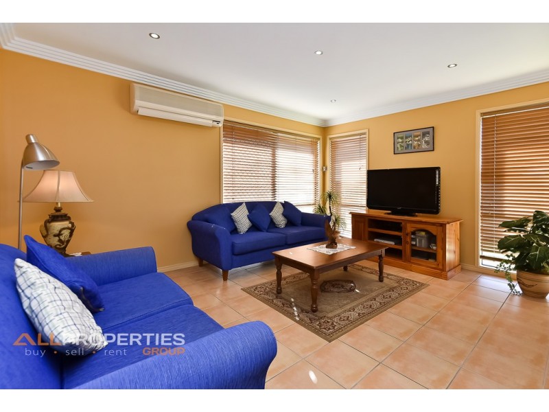 4 CORNELL CLOSE, Regents Park QLD 4118