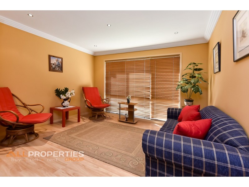 4 CORNELL CLOSE, Regents Park QLD 4118