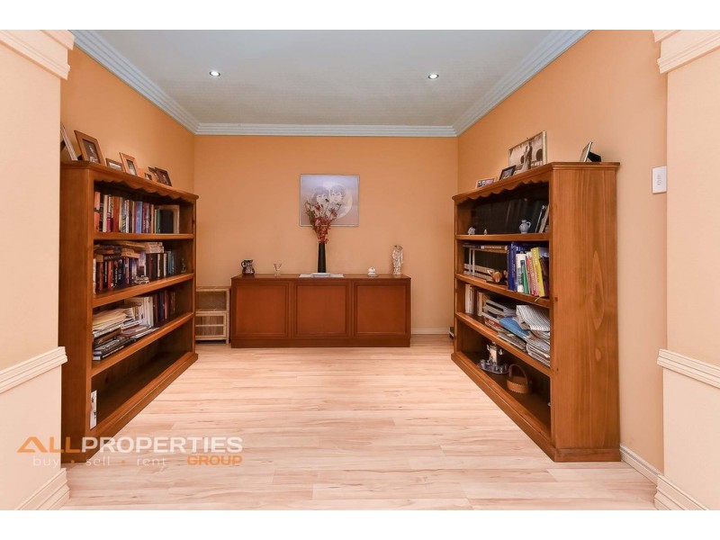 4 CORNELL CLOSE, Regents Park QLD 4118