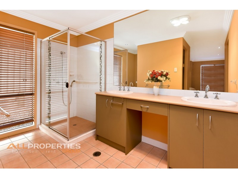 4 CORNELL CLOSE, Regents Park QLD 4118