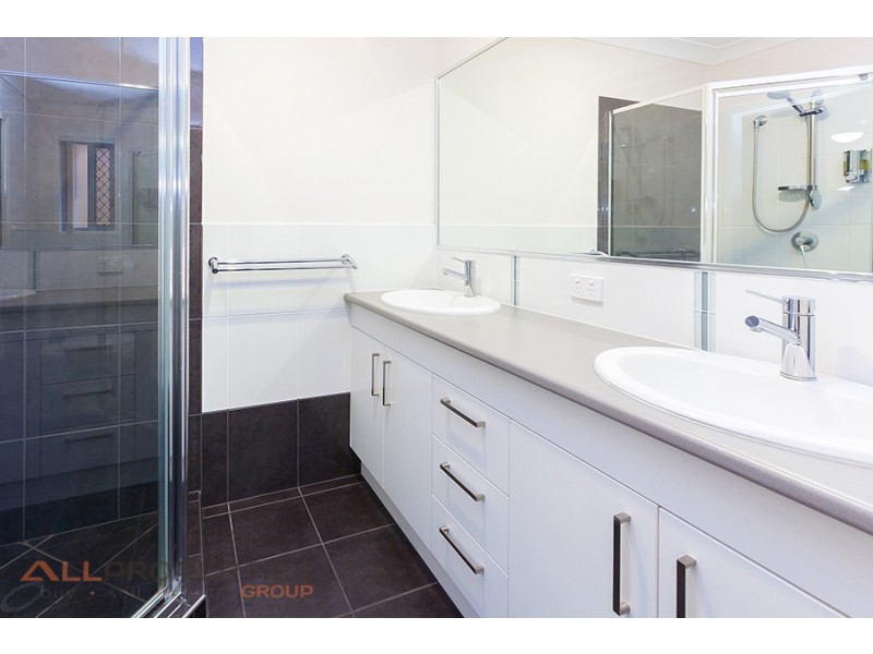 17 The Avenue, Heathwood QLD 4110