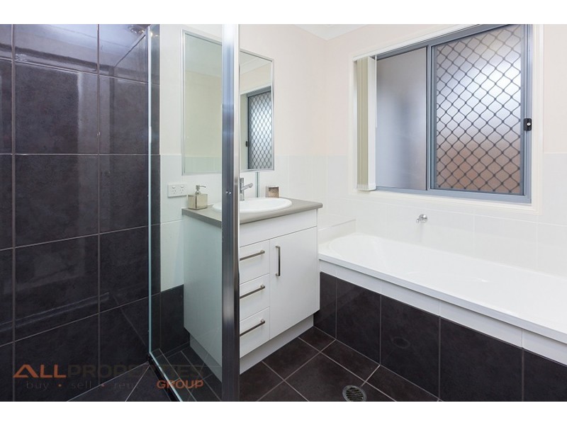 17 The Avenue, Heathwood QLD 4110