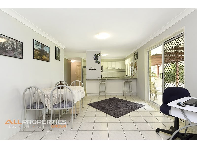 10 SOLANDRA CIRCUIT, Regents Park QLD 4118