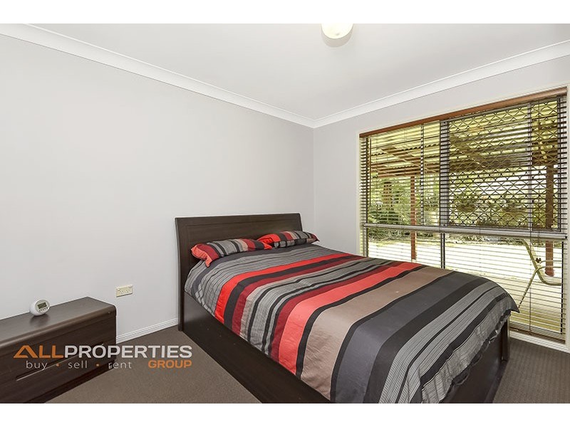 10 SOLANDRA CIRCUIT, Regents Park QLD 4118