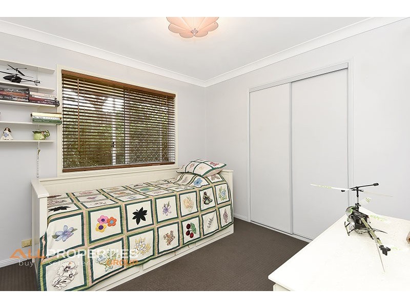 10 SOLANDRA CIRCUIT, Regents Park QLD 4118