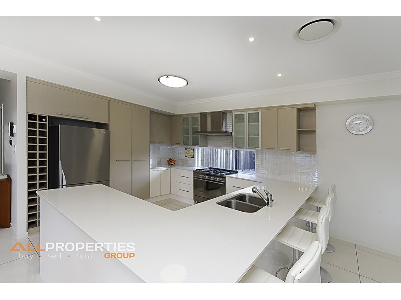 34 Sandalwood Street, Heathwood QLD 4110