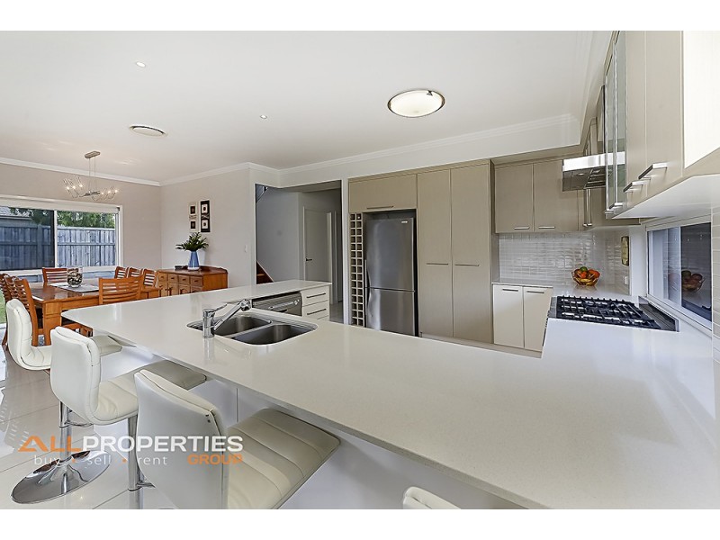 34 Sandalwood Street, Heathwood QLD 4110