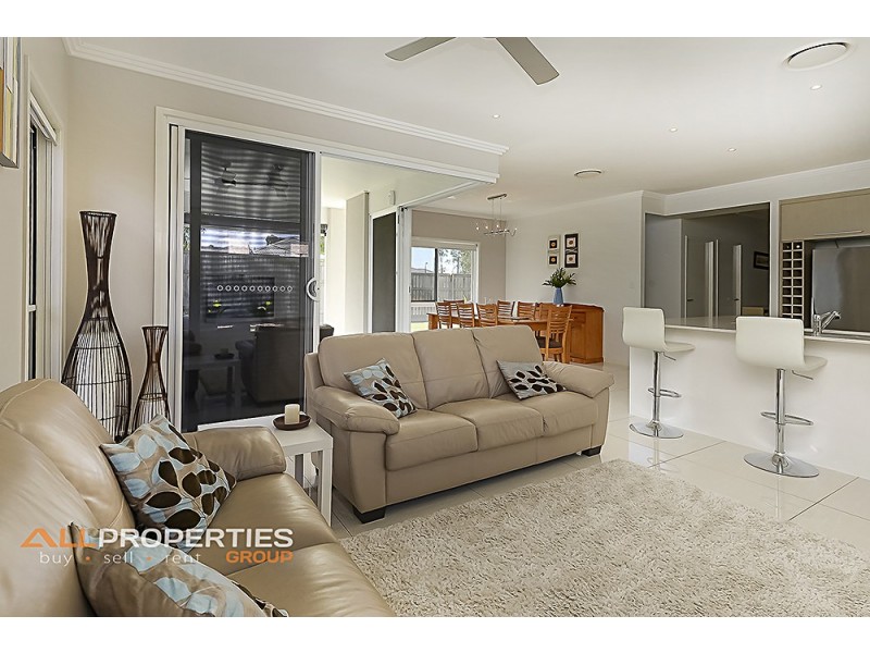 34 Sandalwood Street, Heathwood QLD 4110