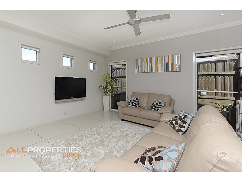 34 Sandalwood Street, Heathwood QLD 4110