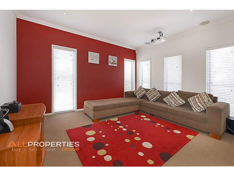 34 Sandalwood Street, Heathwood QLD 4110