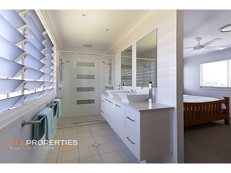 34 Sandalwood Street, Heathwood QLD 4110