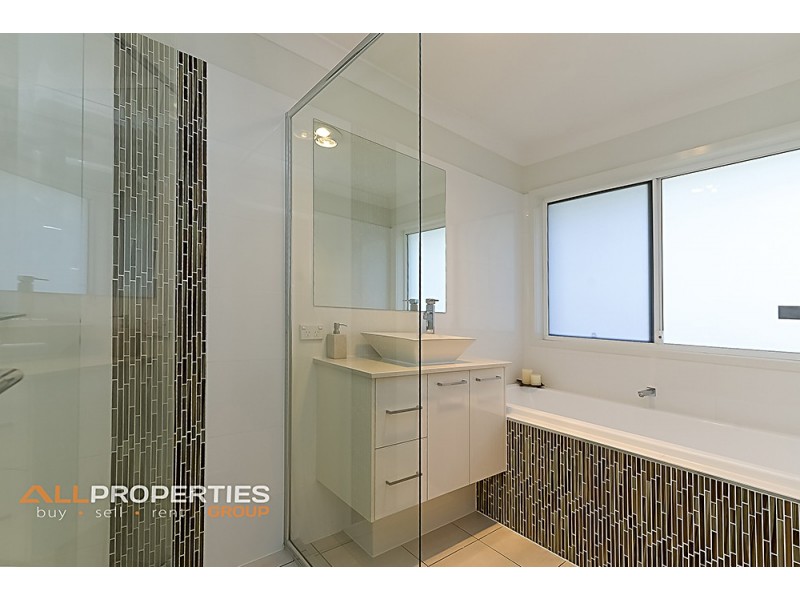 34 Sandalwood Street, Heathwood QLD 4110