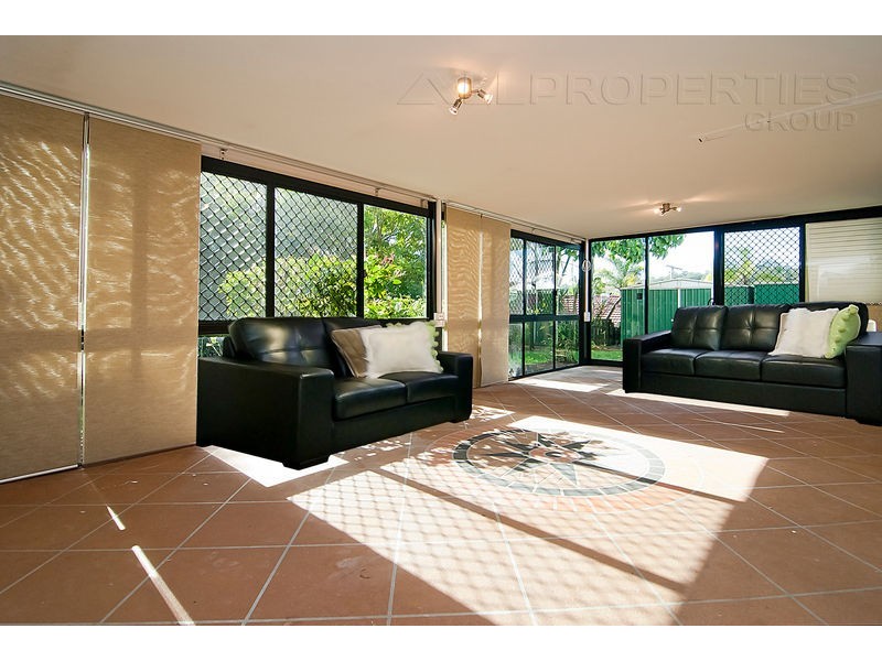 3 Young Court, Springwood QLD 4127