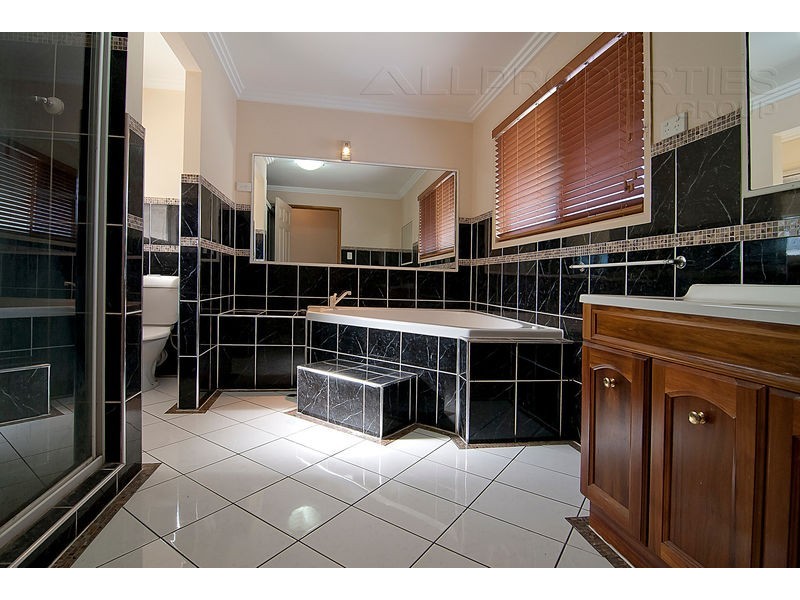 3 Young Court, Springwood QLD 4127