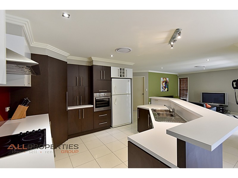 15 Montville Place, Forest Lake QLD 4078