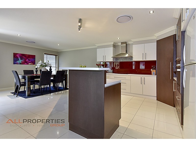 15 Montville Place, Forest Lake QLD 4078