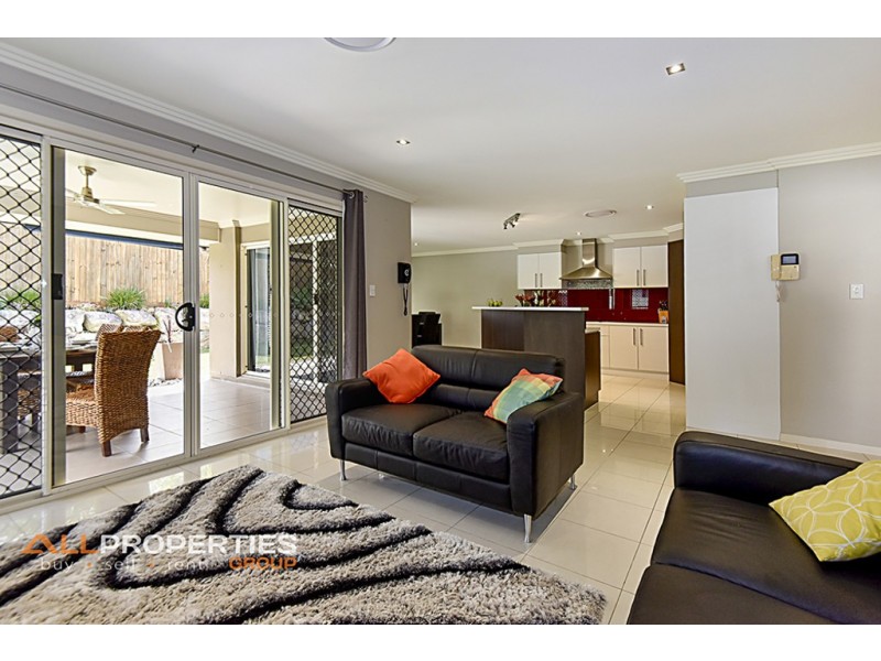 15 Montville Place, Forest Lake QLD 4078