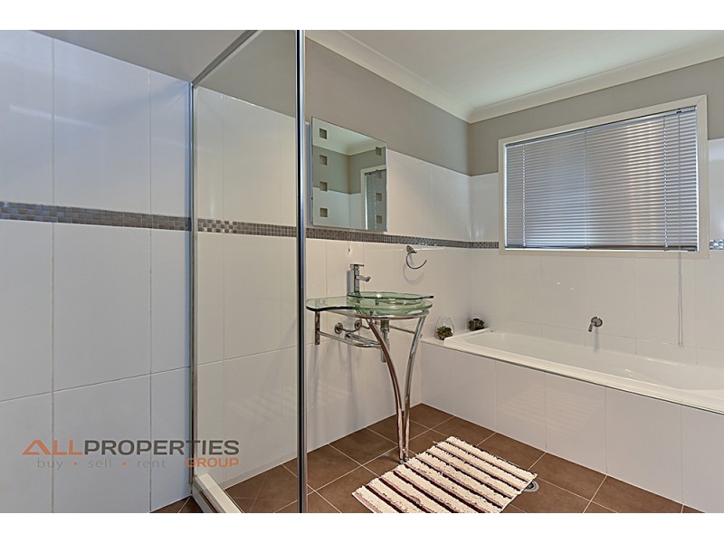 15 Montville Place, Forest Lake QLD 4078