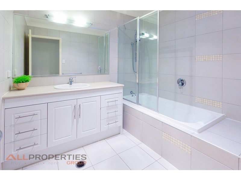 4/15 San Mateo Blvd, Eight Mile Plains QLD 4113