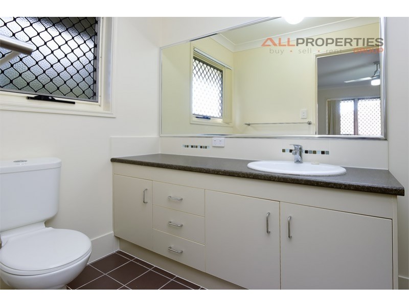 62 Blackwell Street, Hillcrest QLD 4118