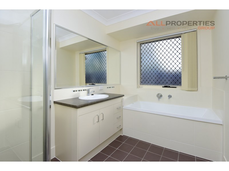 62 Blackwell Street, Hillcrest QLD 4118