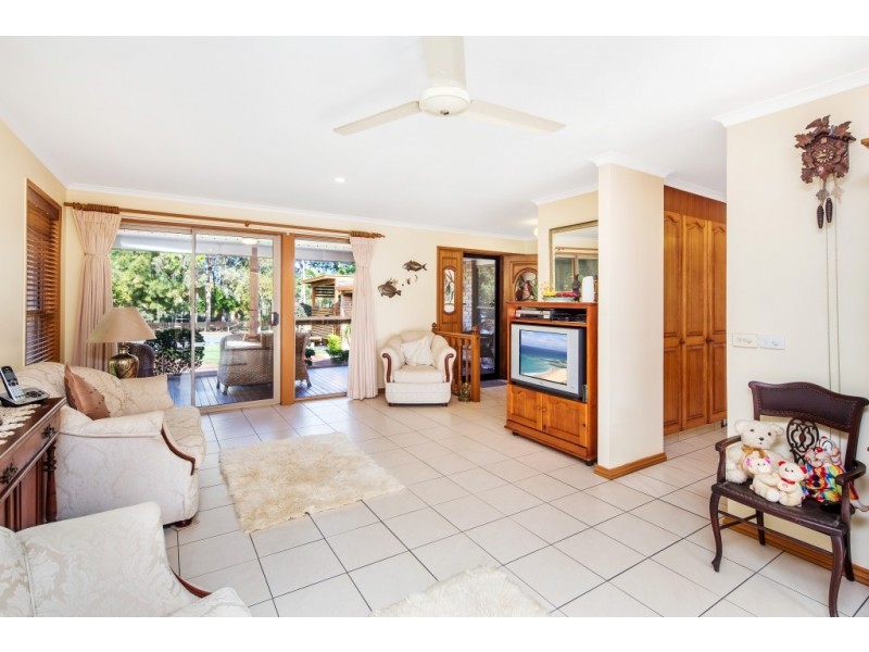 9 Mulloka Esplanade, Wurtulla QLD 4575