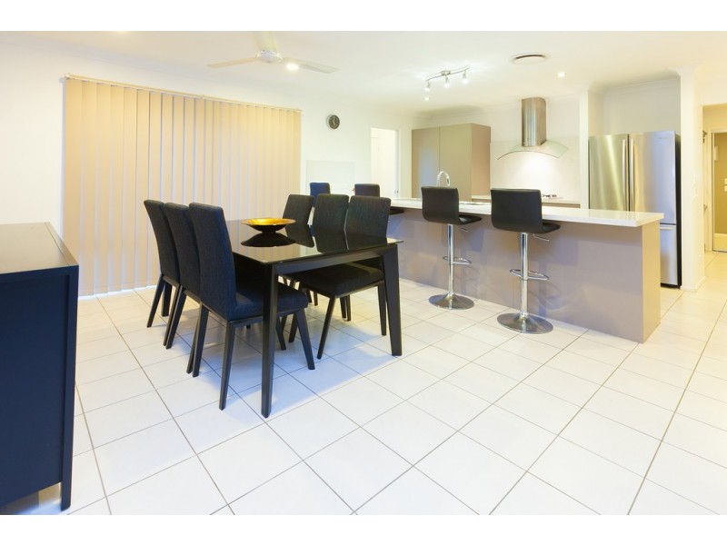 57 Kakadu St, Parkinson QLD 4115