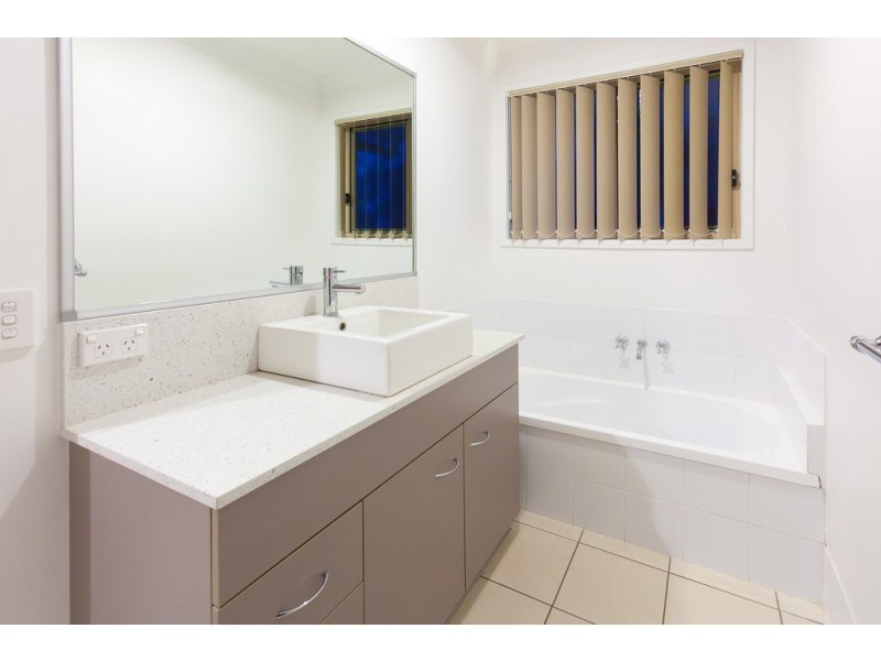 57 Kakadu St, Parkinson QLD 4115