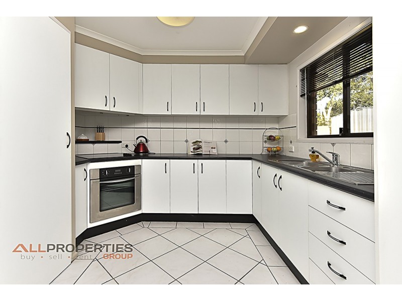 64 Radiata St, Hillcrest QLD 4118