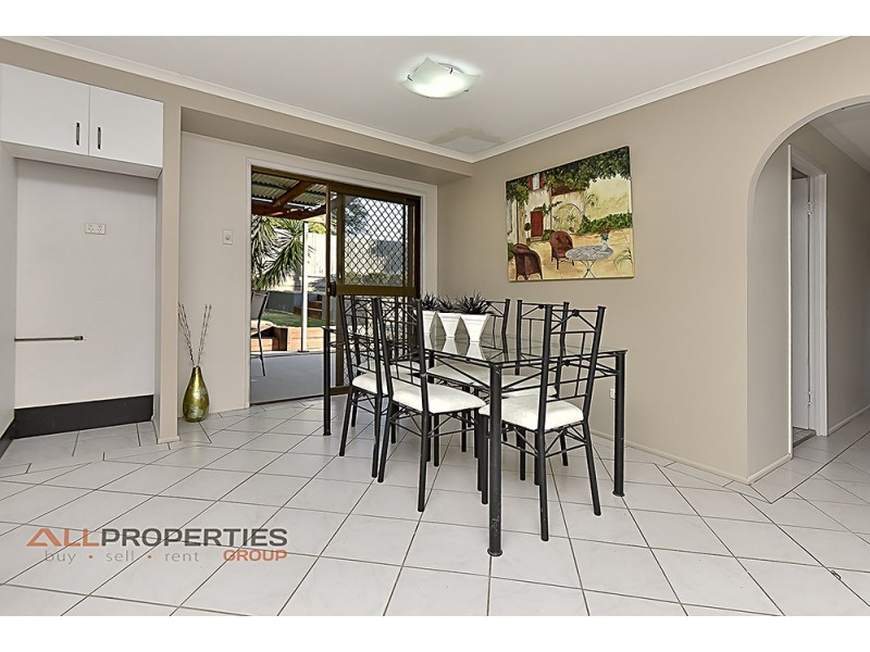 64 Radiata St, Hillcrest QLD 4118