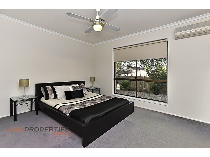 64 Radiata St, Hillcrest QLD 4118
