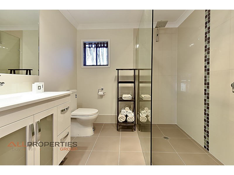 64 Radiata St, Hillcrest QLD 4118