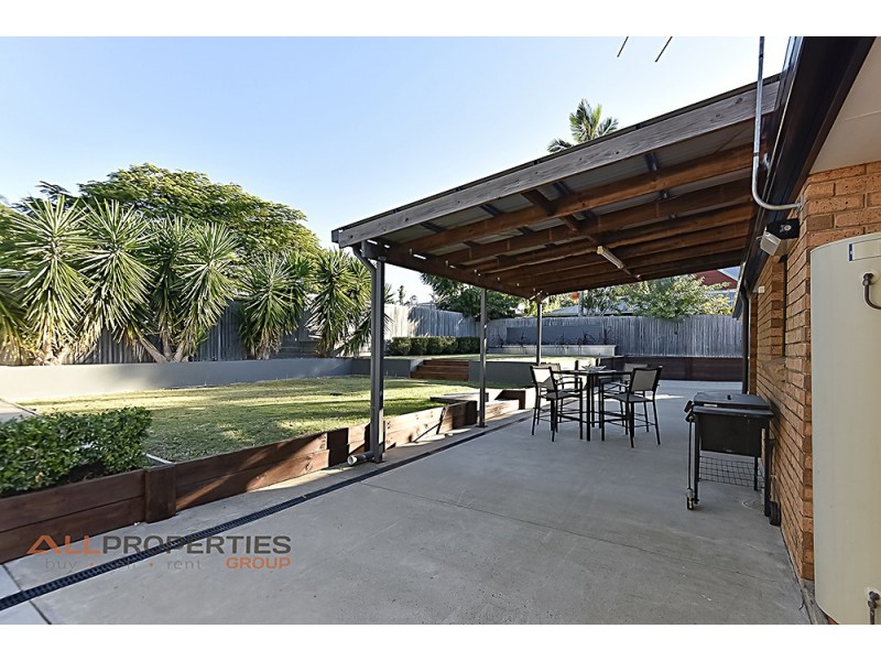 64 Radiata St, Hillcrest QLD 4118