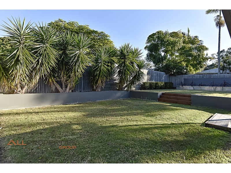 64 Radiata St, Hillcrest QLD 4118