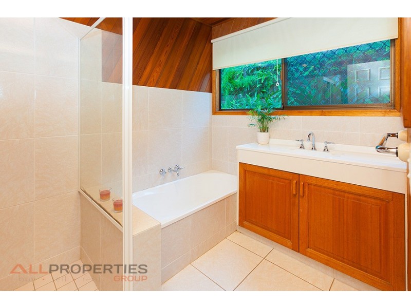 8 Wilpena Court, Springwood QLD 4127