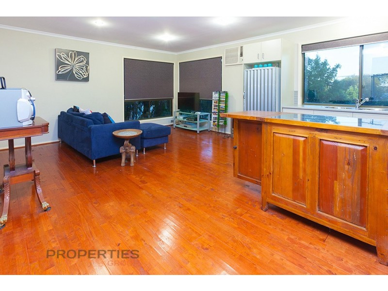 8 Wilpena Court, Springwood QLD 4127