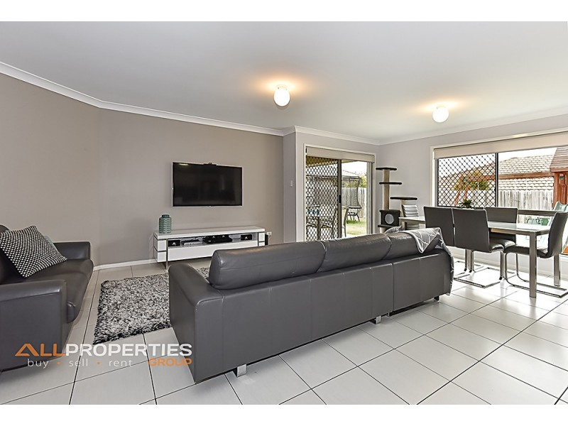 8 DELAFORCE STREET, Regents Park QLD 4118