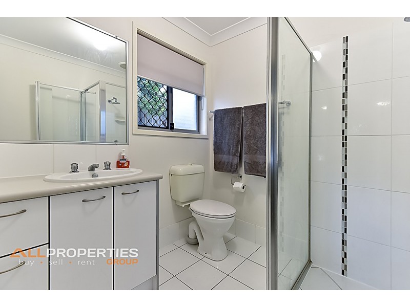 8 DELAFORCE STREET, Regents Park QLD 4118