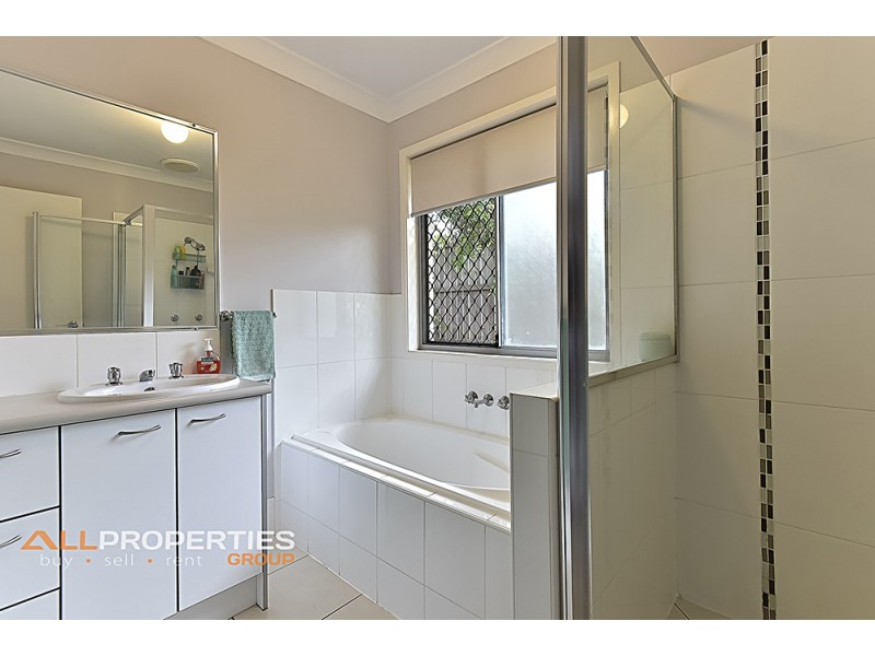 8 DELAFORCE STREET, Regents Park QLD 4118