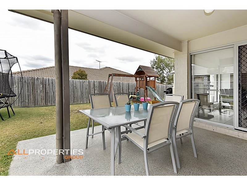8 DELAFORCE STREET, Regents Park QLD 4118