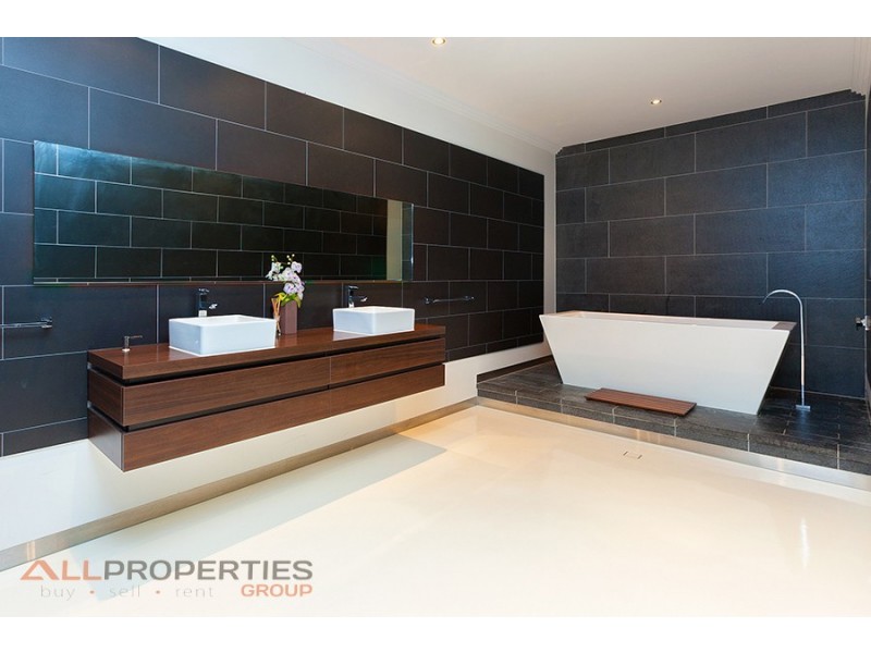 11 Rangeview Dr, Tanah Merah QLD 4128