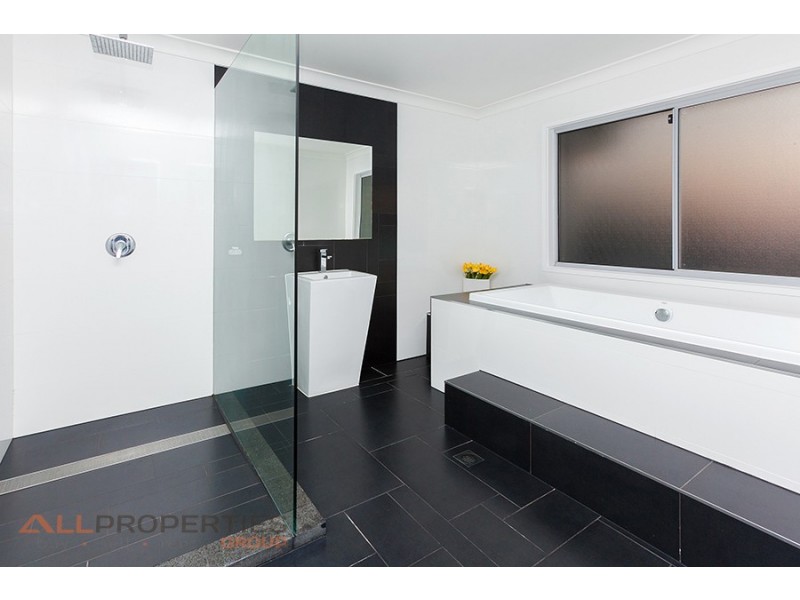 11 Rangeview Dr, Tanah Merah QLD 4128