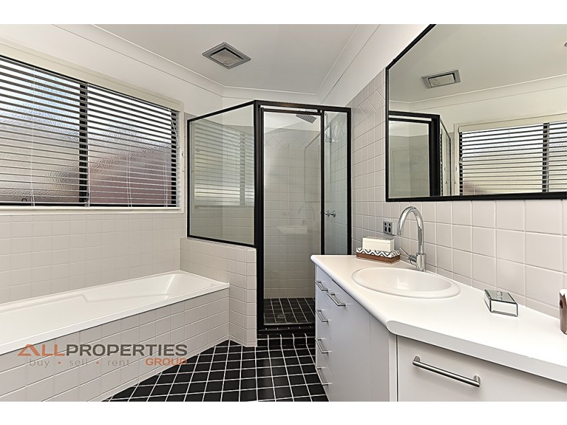 7 Summerhill Place, Forest Lake QLD 4078