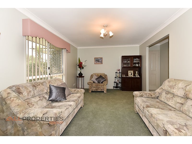 8 Avondale Cres, Parkinson QLD 4115