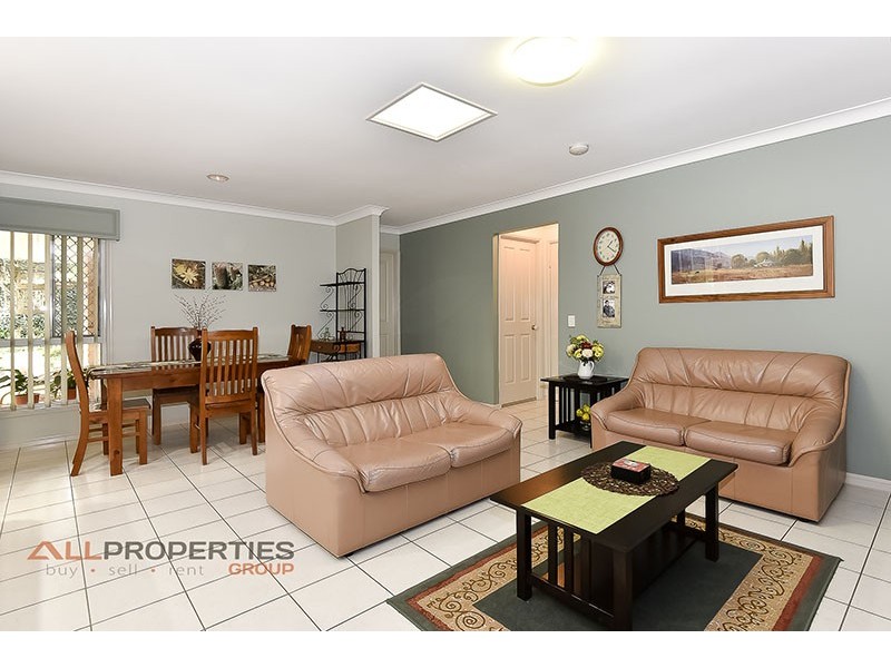 8 Avondale Cres, Parkinson QLD 4115