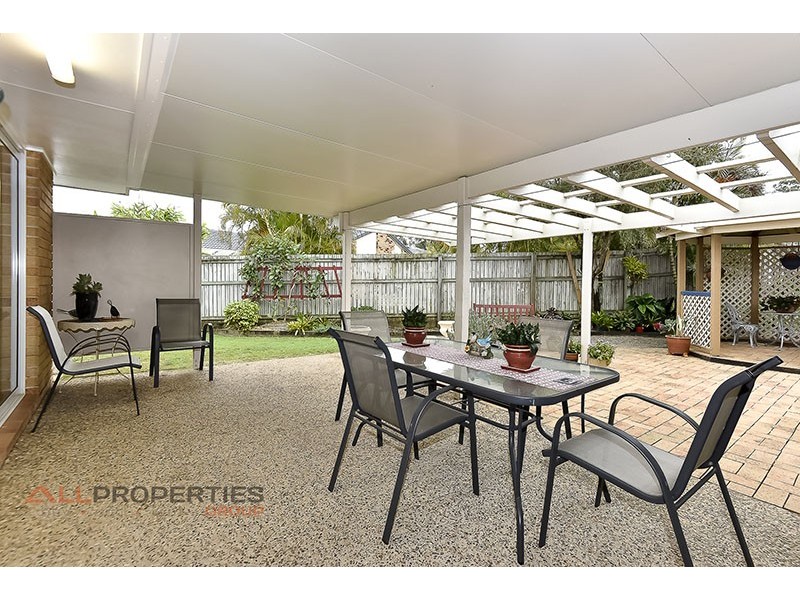 8 Avondale Cres, Parkinson QLD 4115