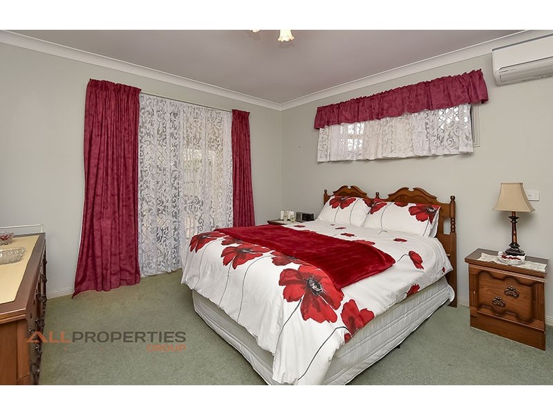 8 Avondale Cres, Parkinson QLD 4115