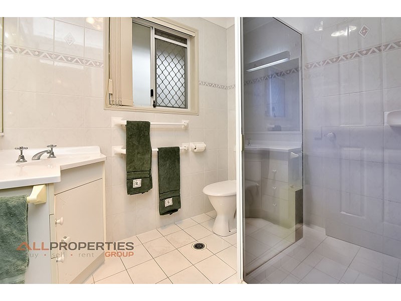 8 Avondale Cres, Parkinson QLD 4115